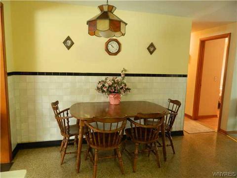 19 Allen St, Evans, NY 14006 photo 3