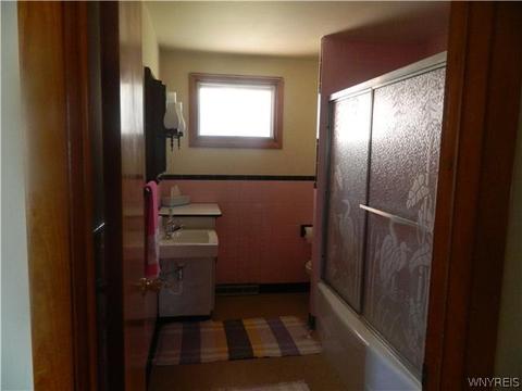 19 Allen St, Evans, NY 14006 photo 9