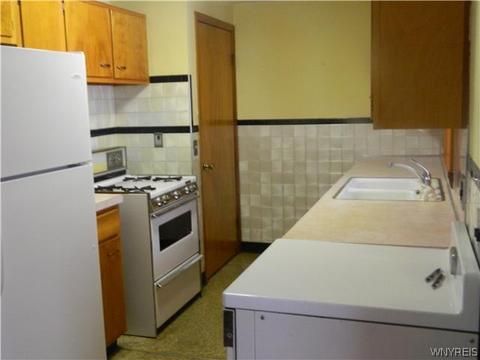 19 Allen St, Evans, NY 14006 photo 2