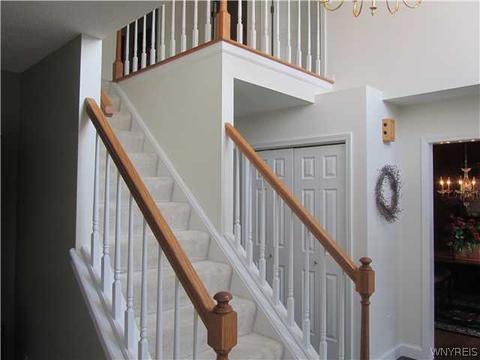 15 Hampton Ct, Lancaster, NY 14086 photo 3