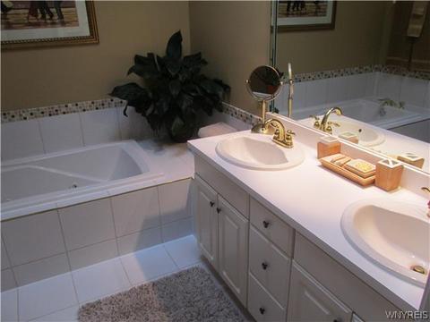 15 Hampton Ct, Lancaster, NY 14086 photo 18