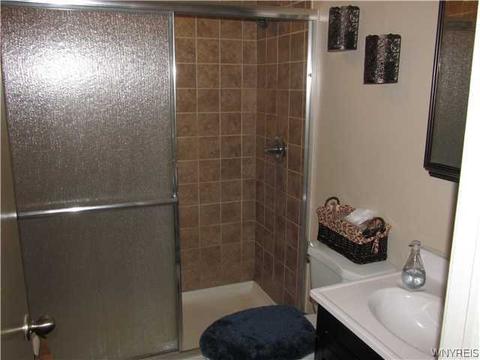 320 Wrexham Ct N, Tonawanda, NY 14150 photo 10