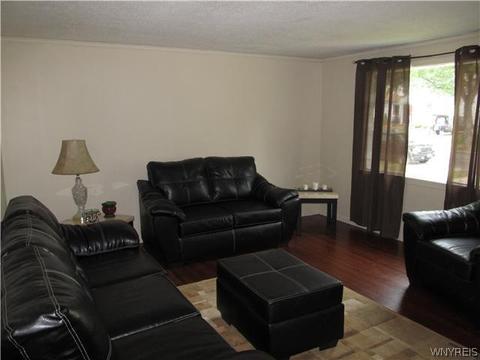 320 Wrexham Ct N, Tonawanda, NY 14150 photo 5