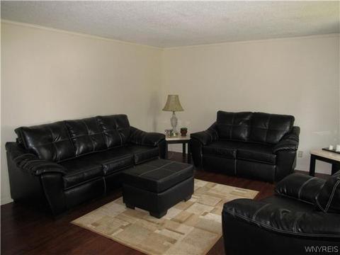 320 Wrexham Ct N, Tonawanda, NY 14150 photo 4