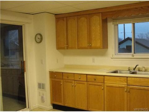 49 High St, Evans, NY 14006 photo 4
