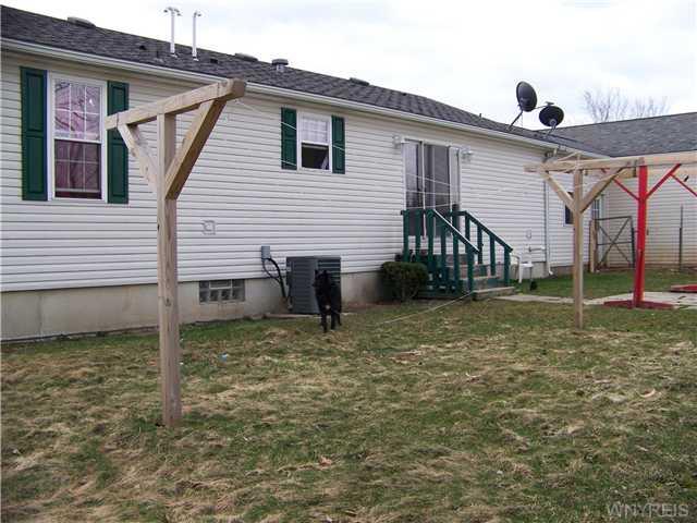 23 Brookside Dr, North Java, NY 14113 photo 3
