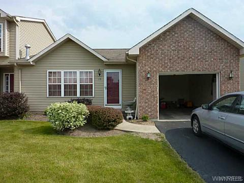 19 Hedge Ln, Lancaster, NY 14086 photo 1