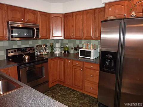 19 Hedge Ln, Lancaster, NY 14086 photo 2
