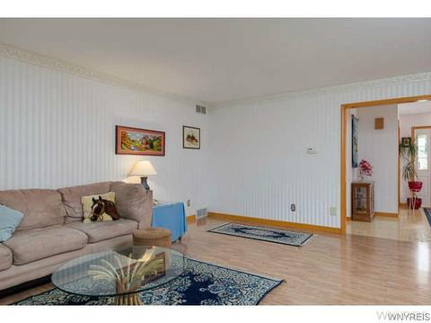 7012 Hidden Oak Dr, Pendleton, NY 14094 photo 4