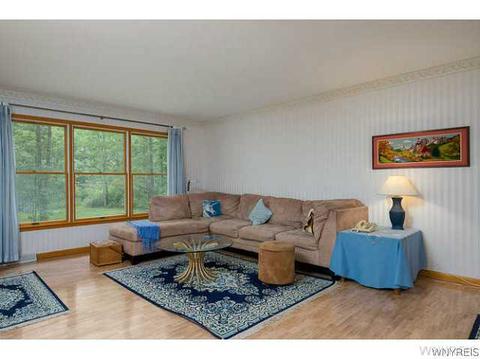7012 Hidden Oak Dr, Pendleton, NY 14094 photo 3
