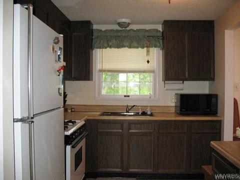 1406 Darlington Dr, Evans, NY 14047 photo 6