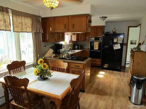 691 Maple Rd, East Aurora, NY 14052 photo 2