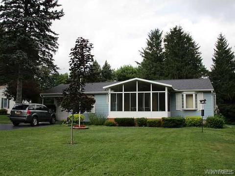 691 Maple Rd, East Aurora, NY 14052 photo 1