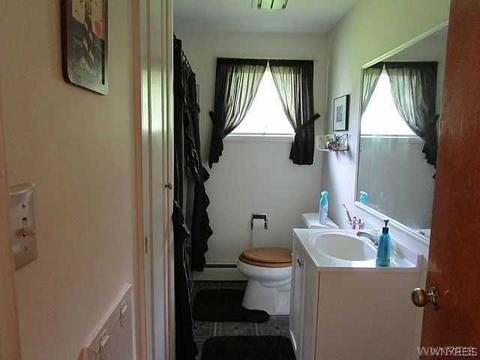 691 Maple Rd, East Aurora, NY 14052 photo 12