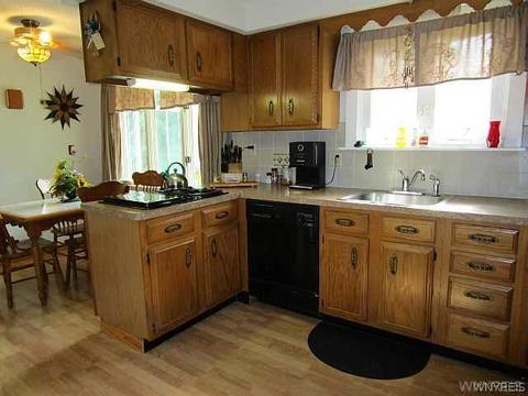 691 Maple Rd, East Aurora, NY 14052 photo 4