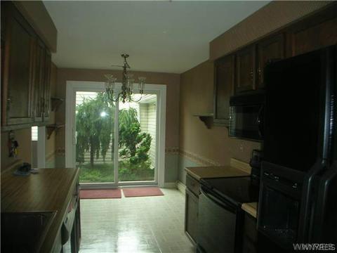 1508 Stoneridge Dr, Evans, NY 14047 photo 2