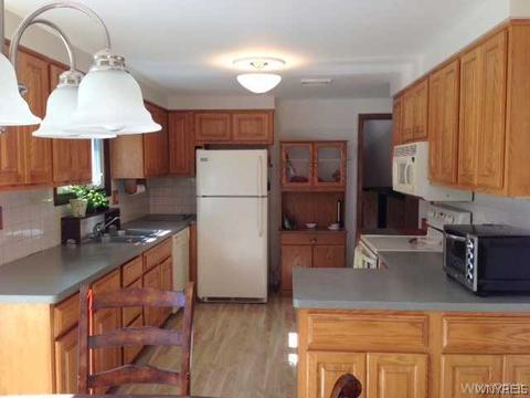 5024 Oakwood Dr, Pendleton, NY 14120 photo 5