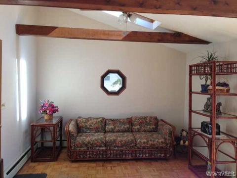 5024 Oakwood Dr, Pendleton, NY 14120 photo 3