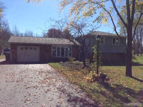 5024 Oakwood Dr, Pendleton, NY 14120 photo 1