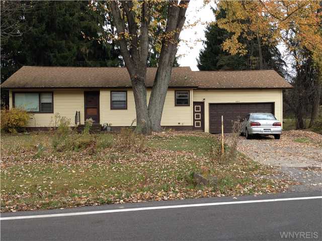 5551 Oakwood Dr, North Tonawanda, NY 14120 photo 1