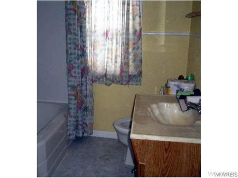 620 Eggert Rd, Buffalo, NY 14215 photo 9