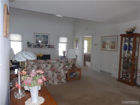 31 Alexander Pkwy, Pendleton, NY 14120 photo 5