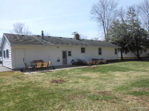 6141 Corwin Ave, Newfane, NY 14108 photo 3