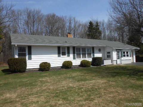 6141 Corwin Ave, Newfane, NY 14108 photo 2
