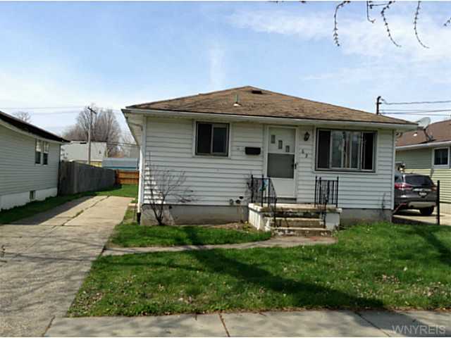 62 Juniata Pl, Buffalo, NY 14210 photo 1