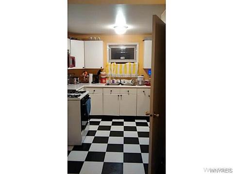 673 Eagle St, Buffalo, NY 14210 photo 5