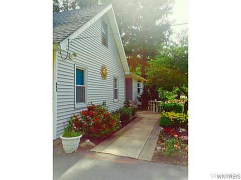 671 Beach Rd, Evans, NY 14006 photo 4