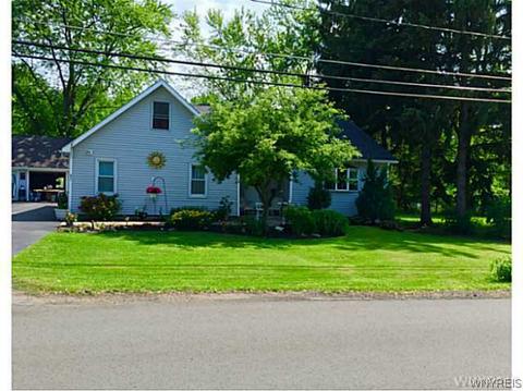 671 Beach Rd, Evans, NY 14006 photo 1