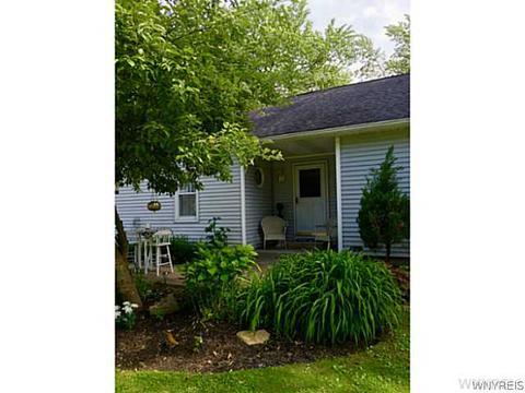 671 Beach Rd, Evans, NY 14006 photo 3