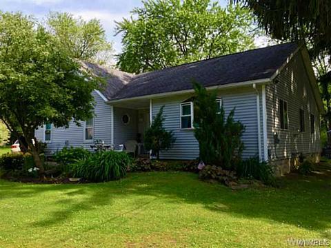 671 Beach Rd, Evans, NY 14006 photo 2