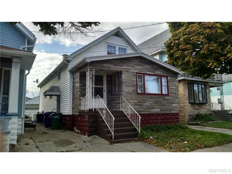 276 Sumner Pl, Buffalo, NY 14211 photo 1
