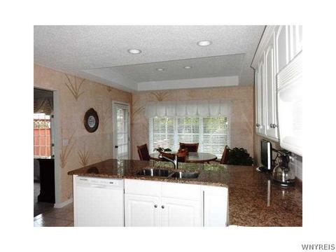 65 Sutherland Ct, Buffalo, NY 14221 photo 8