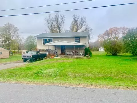 27 Shamrock Dr, Erin, NY 14838