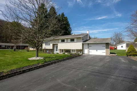 47 Reynolds Dr, Horseheads, NY 14845