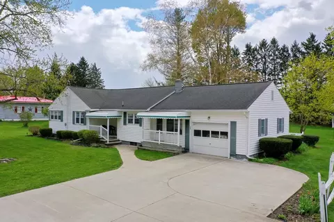 28 Shannon St, Bath, NY 14810