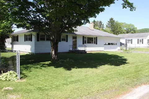 37 Shannon St, Bath, NY 14810