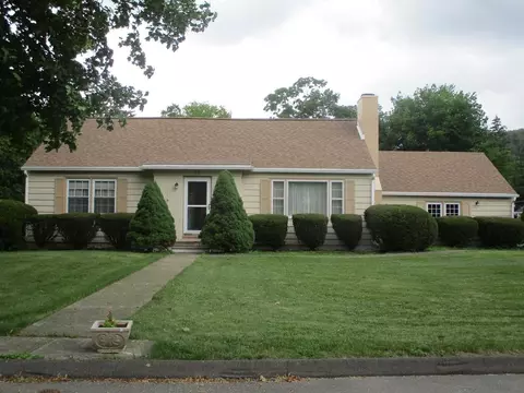 98 Redfield Dr, Elmira, NY 14905