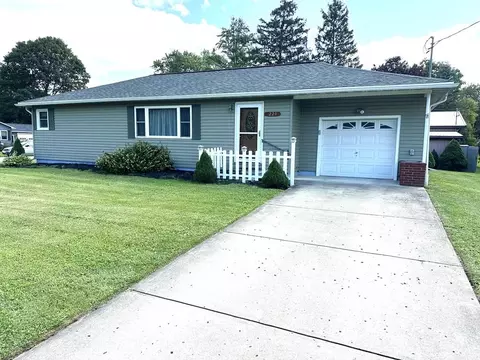 220 Sunnyfield Dr, Horseheads, NY 14845