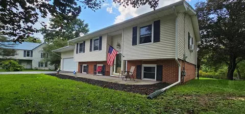 8 Carriage Cir, Elmira, NY 14903