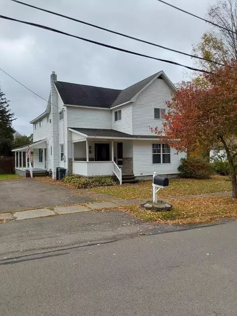 31 Alexander St, Avoca, NY 14809