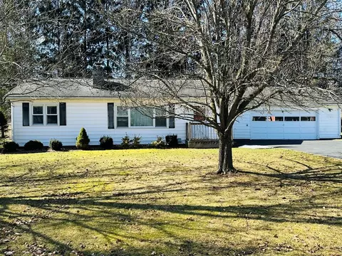 19 Meadow Ln, Southport, NY 14871