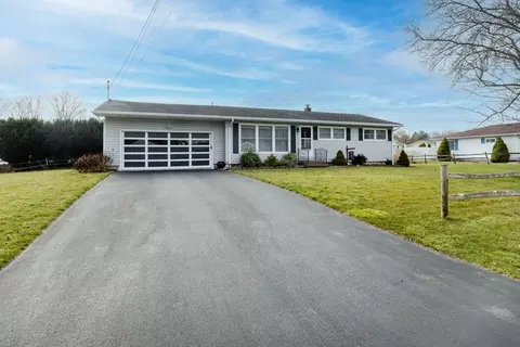 7 Pine Cir, Horseheads, NY 14845