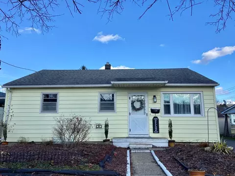 130 Lynwood Ave, Elmira Heights, NY 14903