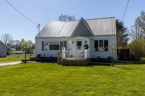 11 Hillcrest Rd, Elmira, NY 14905