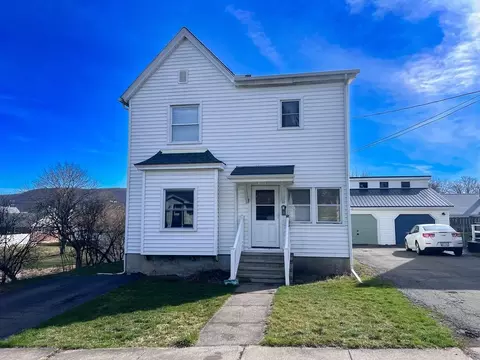 1068 Admiral Pl, Elmira, NY 14901