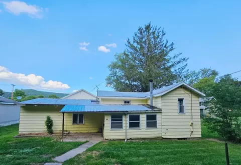 18 Spring St, Canisteo, NY 14823